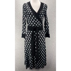 DVF Diane von Furstenberg Silk Wrap Dress Star Print Black Size 6